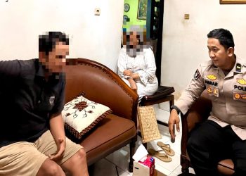 Personel SPKT bersama piket fungsi Polresta Palangka Raya bergerak cepat menindaklanjuti laporan warga terkait keributan dalam rumah tangga yang terjadi di Jalan Gemini I No. 108, Kota Palangka Raya.