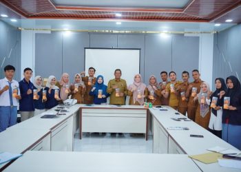 Kegiatan ini dihadiri oleh Kepala Badan Pusat Statistik (BPS) Kabupaten Nagan Raya, Dr. Nuri Rosmika, S.ST., M.Si., Sekretaris Dinas Kominfo, Cut Yulie Sofia, S.T., Kepala Bidang Statistik Dinas Kominfo, Masitoh, SKM., MKM., serta perwakilan dari Bappeda, Dinas Lingkungan Hidup dan Dinas Pemberdayaan Masyarakat Gampong, Pengendalian Penduduk dan Pemberdayaan Perempuan Kabupaten Nagan Raya.