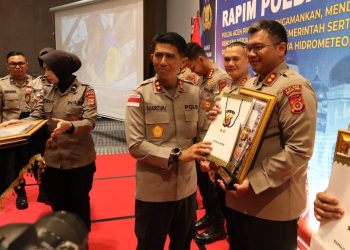 Pada Selasa, 24 Februari 2026 pukul 08.00 WIB, Polres Nagan Raya menerima dua piagam penghargaan dari Kapolda Aceh dalam kegiatan Rapat Pimpinan (Rapim) Polda Aceh Tahun 2026 yang digelar di Aula Hotel The Pade, Banda Aceh.