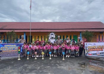 Satlantas Polresta Palangka Raya menggelar kegiatan Pendidikan Masyarakat Lalu Lintas (Dikmas Lantas) bertajuk Polisi Sahabat Anak dalam rangka Operasi Keselamatan Telabang 2026, Kamis (12/2/2026).