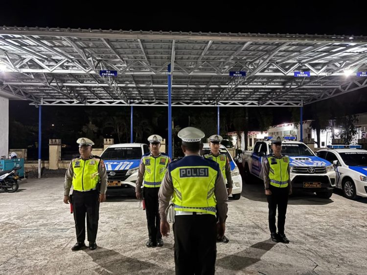 Satlantas Polres Seruyan menggelar patroli dini hari untuk mengantisipasi aksi balapan liar di seputaran Kota Kuala Pembuang, Minggu (1/3/2026).