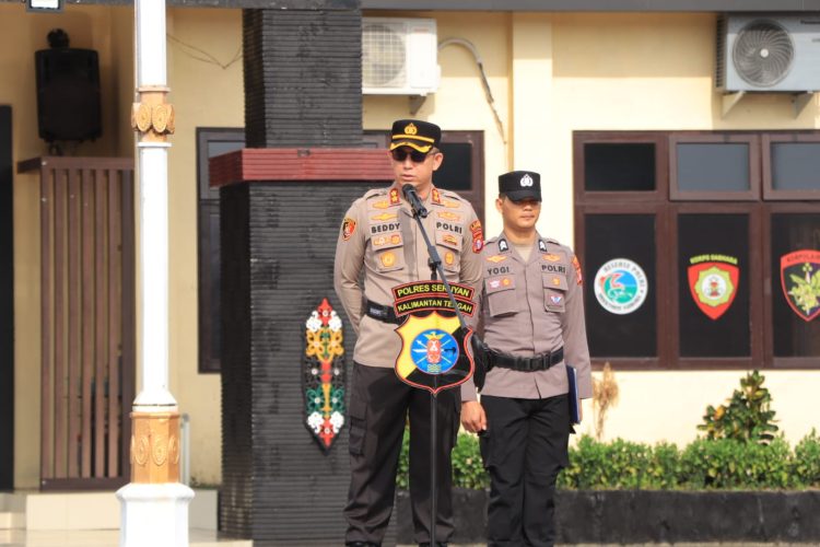 Kapolres Seruyan AKBP Beddy Suwendi, S.H., S.I.K., memimpin langsung kegiatan Apel Jam Pimpinan yang dilaksanakan di Halaman Mako Polres Seruyan pada hari Senin tanggal 2 Maret 2026, mulai pukul 08.00 WIB.
