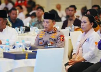 Kapolri Jenderal Listyo Sigit Prabowo menghadiri acara buka puasa bersama Konfederasi Serikat Buruh Seluruh Indonesia (KSBSI) di Gedung Tribrata, Jakarta Selatan, Minggu (1/3/2026).