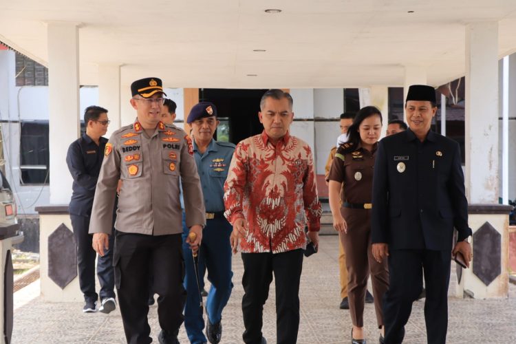 Rapat yang digelar pada Selasa, 03 Maret 2026, pukul 11.00 WIB bertempat di Gedung Rapat DPRD Kab. Seruyan ini mengagendakan Penyampaian Hasil Reses DPRD Kab. Seruyan Masa Persidangan II Tahun Sidang 2025-2026.