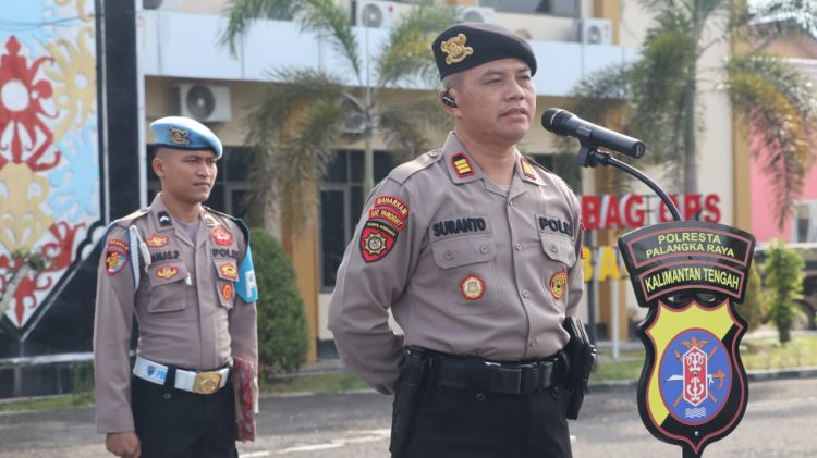 Kasatpamobvit Polresta Palangka Raya, Polda Kalteng, AKP Suranto berkesempatan untuk memimpin apel pagi yang digelar pada kesatuannya, Jalan Tjilik Riwut, Kota Palangka Raya, Kalimantan Tengah, Selasa (3/3/2026) pagi.