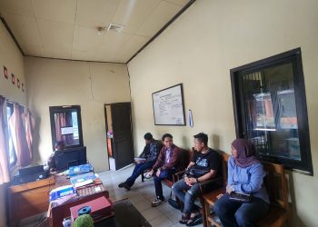 Polsek Sabangau Polresta Palangka Raya memfasilitasi kegiatan mediasi terkait permasalahan internal di PT Sumber Kahayan Kharisma (SKK) yang berlangsung di Mako Polsek Sabangau, Jalan Mahir Mahar Km 16, Kelurahan Kalampangan, Kecamatan Sabangau.