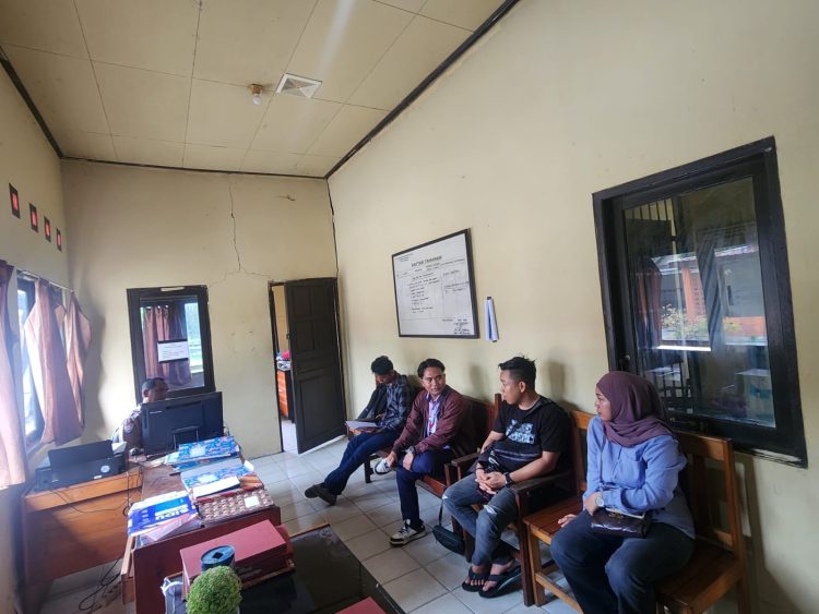Polsek Sabangau Polresta Palangka Raya memfasilitasi kegiatan mediasi terkait permasalahan internal di PT Sumber Kahayan Kharisma (SKK) yang berlangsung di Mako Polsek Sabangau, Jalan Mahir Mahar Km 16, Kelurahan Kalampangan, Kecamatan Sabangau.