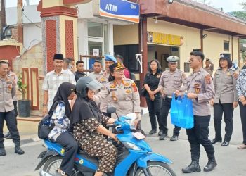 Kegiatan yang berlangsung di depan Mako Polres Samosir, Jalan SM Raja, Kelurahan Pasar Pangururan, Kecamatan Pangururan tersebut dipimpin langsung oleh Kapolres Samosir, Rina Sry Nirwana Tarigan.