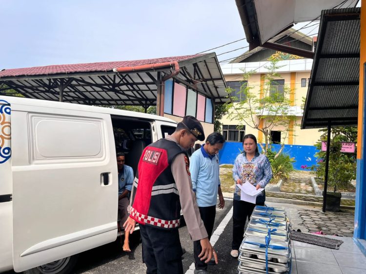 personel Satuan Samapta Polresta Palangka Raya melaksanakan patroli dan pengawalan pendistribusian MBG ke sejumlah sekolah di Kota Palangka Raya, Kamis (5/3/2026).