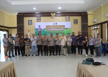 Hadir dalam kegiatan tersebut antara lain Wakapolres Seruyan KOMPOL HENDRY, S.E., Kabag SDM Polres Seruyan AKP LULUK SUMARSONO, Kabag Ops Polres Seruyan AKP AFIF HASAN, S.E., M.M., Kasat Reskrim Polres Seruyan AKP MUHAMMAD AFFANDI, S.H., M.M., Kasat Intelkam Polres Seruyan IPTU FAHRONI, Kapolsek Seruyan Hilir IPTU PRAMONO, para operator Polres Seruyan, serta perwakilan dari perusahaan-perusahaan di Kabupaten Seruyan. Kamis 5/3/2026