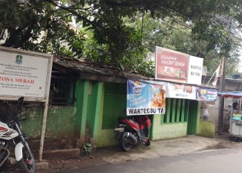 Larangan berjualan di zona merah telah jelas tertera, namun masih banyak PKL yang mengabaikan aturan tersebut.