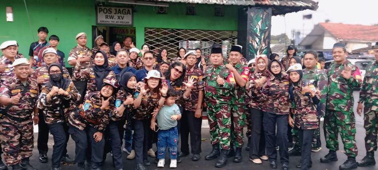 Persatuan Wartawan Duta Pena Indonesia (PWDPI) Jawa Tengah berkolaborasi dengan Forum Komunikasi Putra Putri Purnawirawan TNI–Polri dan Putra Putri TNI–Polri (FKPPI) Kota Semarang menggelar aksi sosial pembagian takjil.