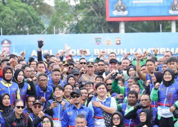Sebanyak 5.000 pengemudi ojek online dan pekerja dari berbagai organisasi buruh mengikuti Apel Ojol dan Buruh Kamtibmas yang dipimpin langsung oleh Kapolri Jenderal Polisi Drs. Listyo Sigit Prabowo, M.Si. di Stadion Bumi Sriwijaya, Palembang, Minggu pagi (8/3/2026).