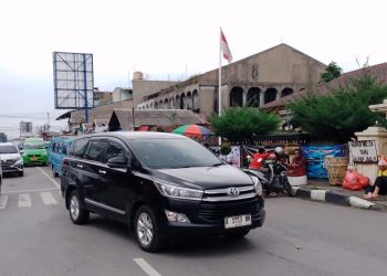 Kemacetan merupakan pemandangan biasa di depan Polsek Citeureup