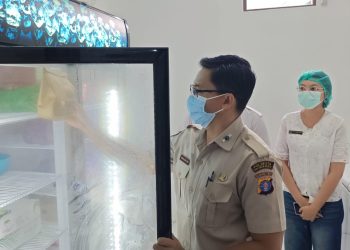 Seksi Kedokteran dan Kesehatan (Sidokkes) Polresta Palangka Raya melaksanakan kegiatan pemeriksaan keamanan makanan (food security) pada menu Makan Bergizi Gratis (MBG) yang disiapkan di dapur SPPG Polresta Palangka Raya, Senin (9/3/2026).