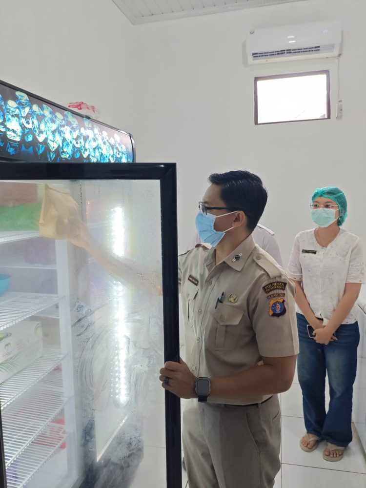 Seksi Kedokteran dan Kesehatan (Sidokkes) Polresta Palangka Raya melaksanakan kegiatan pemeriksaan keamanan makanan (food security) pada menu Makan Bergizi Gratis (MBG) yang disiapkan di dapur SPPG Polresta Palangka Raya, Senin (9/3/2026).