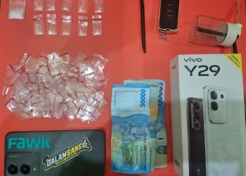 Satuan Reserse Narkoba (Satresnarkoba) Polres Seruyan mengamankan dua pria berinisial I.A. dan H.R. yang diduga terlibat dalam peredaran narkotika jenis sabu di sebuah rumah kontrakan di kawasan Jalan Samudin Gang Kauman, Kuala Pembuang I, Kecamatan Seruyan Hilir, Kabupaten Seruyan, Kalimantan Tengah, Sabtu (7/3/2026) sekitar pukul 13.00 WIB.