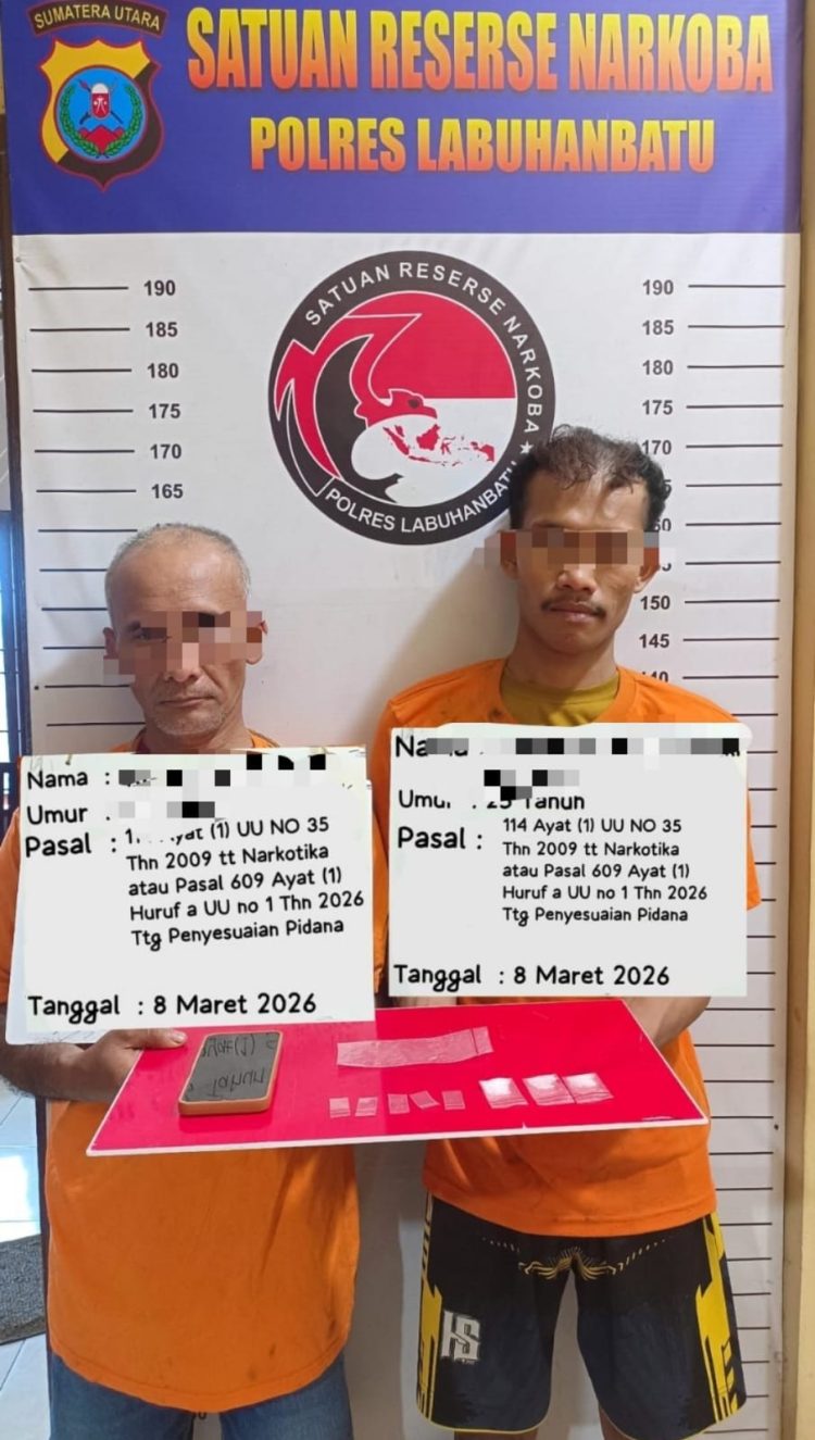 Petugas kemudian melakukan penindakan dan berhasil mengamankan dua orang laki-laki yang diketahui berinisial R (42), warga Dusun VI Sidorukun, Desa Sidorukun, Kecamatan Pangkatan, Kabupaten Labuhanbatu, serta MHZ(25), warga Dusun V Sidodadi, Desa Mahato, Kecamatan Tambusai Utara, Kabupaten Rokan Hulu, Provinsi Riau.