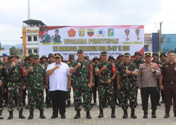 Komando Distrik Militer (Kodim) 0207/Simalungun sukses menyelenggarakan Upacara Penutupan TNI Manunggal Membangun Desa (TMMD) Reguler ke-127 Tahun Anggaran 2026 yang digelar di Lapangan Kantor Bupati Simalungun, Pamatang Raya, Kabupaten Simalungun, Rabu (11/3/2026).