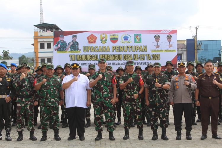 Komando Distrik Militer (Kodim) 0207/Simalungun sukses menyelenggarakan Upacara Penutupan TNI Manunggal Membangun Desa (TMMD) Reguler ke-127 Tahun Anggaran 2026 yang digelar di Lapangan Kantor Bupati Simalungun, Pamatang Raya, Kabupaten Simalungun, Rabu (11/3/2026).