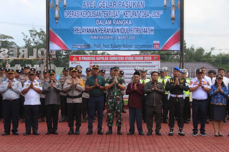 Komandan Kodim 0207/Simungun Letkol Inf. Gede Agus Dian Pringgana, S.Sos.,M.M.A.S.,M.Han. menghadiri Apel gelar pasukan operasi kepolisian terpusat "Ketupat Toba-2026 Polres Simalungun, dalam rangka pelayanan perayaan Idul Fitri 1447 H Ta. 2026 diwilayah Kabupaten Simalungun. Kamis (12/3/2026).