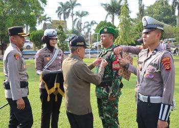Polres Ogan Ilir melaksanakan Apel Gelar Pasukan Operasi Kepolisian Terpusat Ketupat 2026 dalam rangka pengamanan perayaan Hari Raya Idul Fitri 1447 Hijriah, Kamis (12/3/2026) sore di Lapangan Apel Mapolres Ogan Ilir.
