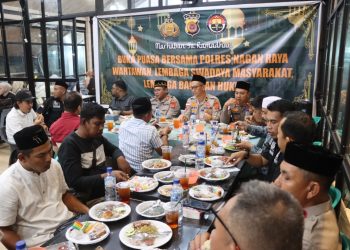 Polres Nagan Raya menggelar kegiatan buka puasa bersama dengan wartawan, Lembaga Swadaya Masyarakat (LSM) serta Lembaga Bantuan Hukum (LBH), yang berlangsung di Cafe Nyoe Coffee, Kecamatan Kuala, Kamis (12/3/2026) pukul 18.00 WIB.