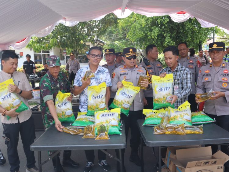 Polres Kotim jajaran Polda Kalteng dipimpin Kapolres Kotim AKBP Resky Maulana Zulkarnain, S.H., S.I.K., M.H mengikut kegiatan zoom di taman kota sampit dihadiri oleh Kabag Ops Polres Kotim beserta PJU, Bupati Kotim atau yang mewakili, Kabulog Kotim, Dinas pertanian, Dandim atau yang mewakili serta unsur terkait lainnya, pada hari Jumat pagi (13/03/2026).