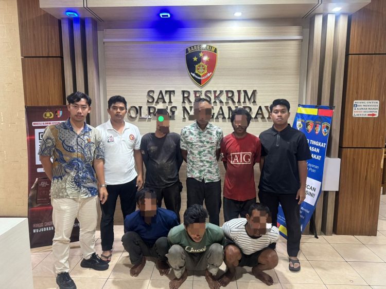 Satuan Reserse Kriminal (Satreskrim) Polres Nagan Raya melakukan penahanan terhadap 6 (enam) orang terduga pelaku pencurian berondolan kelapa sawit yang terjadi di wilayah perkebunan Desa Alue Bata, Kecamatan Tadu Raya, Kabupaten Nagan Raya.