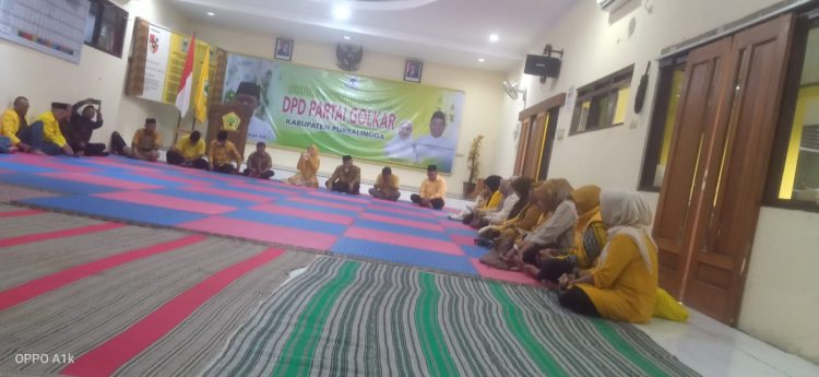 Acara tersebut dihadiri langsung oleh Ketua DPD Partai Golkar Kabupaten Purbalingga, Hj. Tenny Juliawati, S.E., M.Si., yang juga menjabat sebagai Wakil Ketua II DPRD Kabupaten Purbalingga, serta seluruh kader Partai Golkar dari 18 kecamatan yang ada di Kabupaten Purbalingga.
