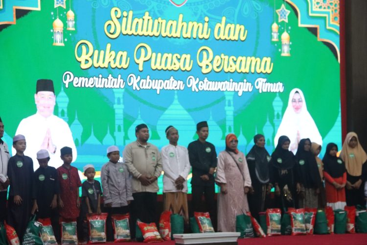 Polres Kotim mengikuti kegiatan Silaturahmi dan buka puasa bersama pemerintah kabupaten Kotawaringin Timur di Rumah Jabatan Bupati Kotawaringin Timur Jl Jenderal Ahmad Yani Kec MB Ketapang Sampit Kab Kotim. Sabtu (14/03/26) sore.