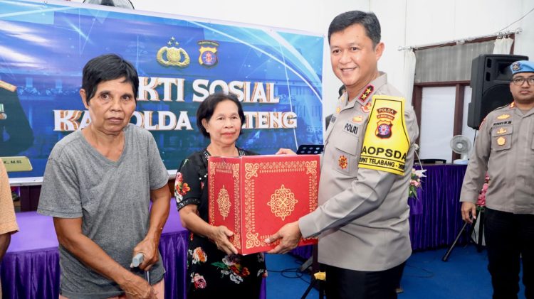 Kapolda Kalteng, Irjen Pol Iwan Kurniawan, S.I.K., M.Si. , didampingi Dirsamapta dan sejumlah pejabat utama Polda Kalteng, melaksanakan kegiatan Bakti Sosial di Gereja Kalimantan Evangelis (GKE) Panenga, Jalan Mendawai, Palangka Raya, Sabtu (14/3/2026) sore.
