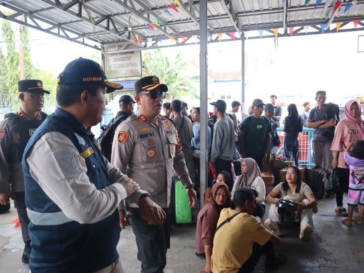 Polres Kotawaringin Timur, Pelaksanaan peninjauan Pos Yan Pelabuhan Sampit, dipimpin langsung oleh Kapolres Kotim Kaujuan AKBP Resky Maulana Zulkarnain S.H.S.l.K.M.H didampingi Kabag Ops Polres Kotim Kompol Marsono S.H.,
