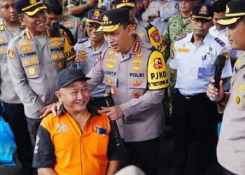 Kapolri Jenderal Listyo Sigit Prabowo meninjau Terminal Purabaya Bungurasih, Sidoarjo, Jawa Timur, Minggu (15/3/2026) terkait pengamanan dan pelayanan masyarakat dalam rangka arus mudik Lebaran 2026.