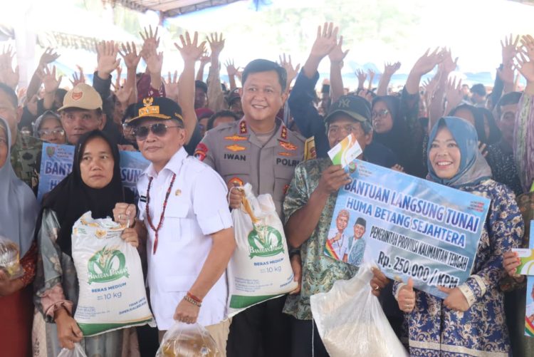 Kapolda Kalteng usai kegiatan penyerahan pangan dan GPM yang dilaksanakan di Sampuraga Lama, Kobar dalam rangka Hari Besar Keagamaan Nasional Ramadhan dan Hari Raya Idul Fitri Tahun 1447 H/2026 M, Minggu (15/3/2026).