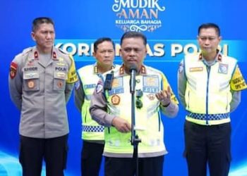 Kepala Korps Lalu Lintas (Kakorlantas) Polri Irjen Pol. Drs. Agus Suryonugroho S.H., M.Hum di Posko Command Center KM 29, Cikampek, Minggu (15/3/2026).