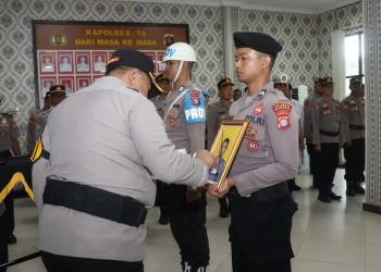 Upacara tersebut dilaksanakan di Lobby Mapolresta Palangka Raya dan dipimpin langsung oleh Kapolresta Palangka Raya selaku inspektur upacara, serta dihadiri oleh Wakapolresta, para pejabat utama (PJU) dan personel Polresta Palangka Raya.