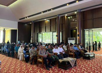 Polres Ogan Ilir menunjukkan dukungannya terhadap kegiatan keagamaan di tengah masyarakat dengan menghadiri peringatan Hari Guru Ngaji yang diselenggarakan oleh BKPMRI Kabupaten Ogan Ilir, Senin (16/3/2026) di Pendopoan Kediaman Bupati Ogan Ilir, Komplek Perkantoran Tanjung Senai.