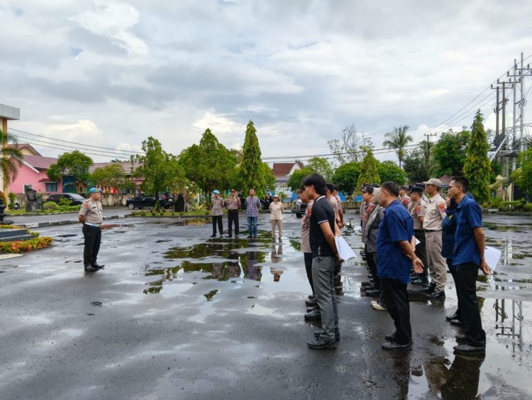 pelaksanaan apel sore di Mapolresta Palangka Raya, Jalan Tjilik Riwut Km. 3,5, Kota Palangka Raya, Kalimantan Tengah, yang kali ini dipimpin oleh Kasipropam, Iptu Priyoko, S.Pd., S.I.P., Selasa (17/3/2026) sore.