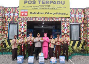 Kapolres Kotim AKBP Resky Maulana Zulkarnain, S.H.,S.l.K. M.H. didampingi Ketua Bhayangkari Cabang Kotim Ny Sentomoy Resky dan Waka Polres Kotim Kompol Christian Maruli Tua Siregar S.I.K M.M. bersama Wakil Ketua Bhayangkari Cabang Kotim Ny. Coory Christian melaksanakan kegiatan kunjungan Pengecekan Pos Terpadu, kelengkapan personil termasuk dari instansi yang terkait, cek kesehatan gratis, bertempat di Islamic Center Jalan Jenderal Sudirman Km 3 Sampit. dan Pos Pelayanan Pelabuhan Sampit, di Jalan Usman Harun Sampit. Rabu Siang (18/03/26).