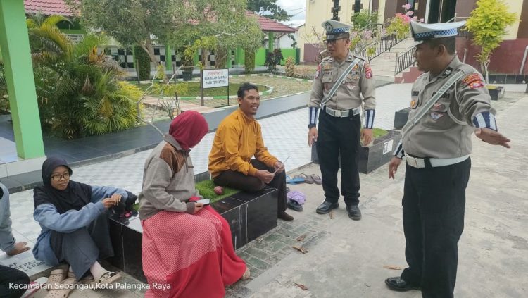 Satuan Lalu Lintas Polresta Palangka Raya melaksanakan kegiatan Dikmas Lantas bertajuk Polantas Menyapa, Rabu (18/3/2026).