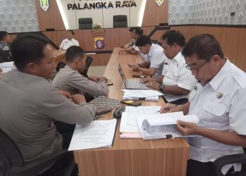 Kegiatan tersebut berlangsung di Aula Rupatama Polresta Palangka Raya dengan agenda pemeriksaan administrasi serta pengecekan pelaksanaan Operasi Ketupat Telabang 2026 di wilayah hukum Polresta Palangka Raya.