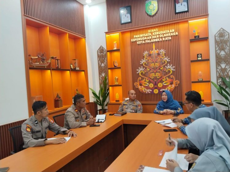 Polsek Sabangau Polresta Palangka Raya menghadiri rapat koordinasi yang digelar oleh Dinas Pariwisata Kota Palangka Raya.