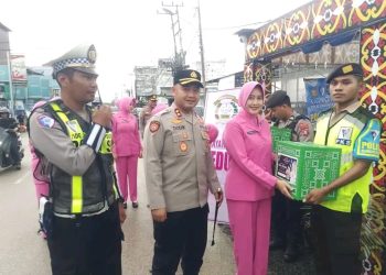 Kapolres Katingan AKBP Dodik Hartono S.H., S.I.K., M.H., bersama Ketua Bhayangkari Cabang Katingan Ny. Sari Dodik melaksanakan pengecekan Pos Operasi Ketupat Telabang Polres Katingan, guna memastikan kesiapan pengamanan dan pelayanan kepada masyarakat selama periode arus mudik dan balik. Rabu (18/03/2026) Sore.