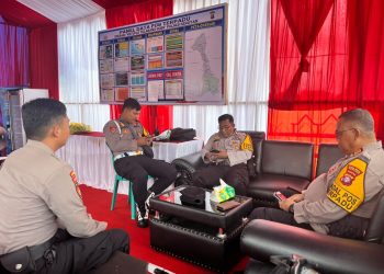 Personel gabungan yang bertugas di Pos Terpadu Operasi Ketupat Telabang 2026 melaksanakan apel piket jaga Regu II di Stadion Mini Gagah Lurus Kuala Pembuang, Jumat (20/3/2026) pagi.