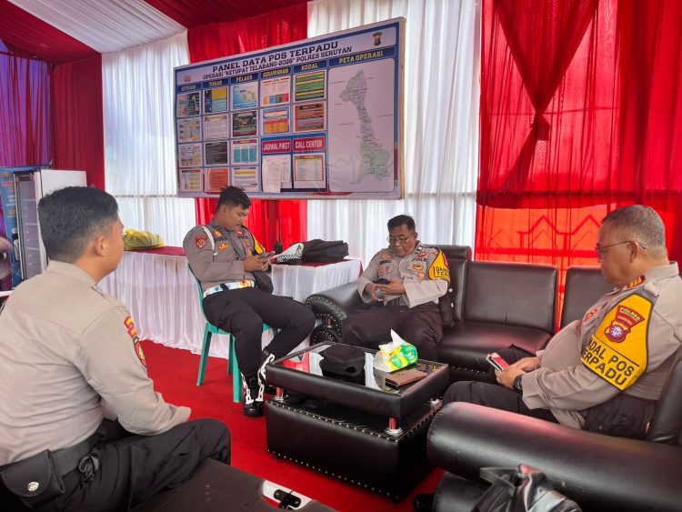 Personel gabungan yang bertugas di Pos Terpadu Operasi Ketupat Telabang 2026 melaksanakan apel piket jaga Regu II di Stadion Mini Gagah Lurus Kuala Pembuang, Jumat (20/3/2026) pagi.