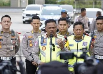 Kepala Korps Lalu Lintas (Kakorlantas) Polri, Irjen Pol. Agus Suryonugroho, memastikan kondisi arus lalu lintas pascapenerapan rekayasa one way nasional terpantau terkendali.