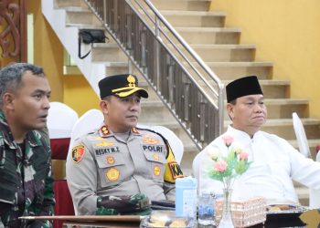 Kapolres Kotawaringin Timur mengikuti kegiatan Zoom Meeting pemantauan situasi keamanan dan ketertiban masyarakat (Sitkamtibmas) pada malam menjelang Hari Raya Idul Fitri 1447 Hijriah yang dipimpin langsung oleh Wakapolri Komjen Pol. Prof. Dr. Dedi Prasetyo, S.H., M.Hum., M.Si., M.M., Kegiatan Tersebut dilaksanakan di Rumjab Bupati, Jumat (20/03/2026) malam.