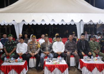 Bupati Seruyan, Ahmad Selanorwanda, S.E., M.M., bersama Wakil Bupati Seruyan, H. Supian, S.Ag., melepas langsung pawai malam takbiran Idul Fitri 1447 H/2026 M yang berlangsung di depan Stadion Gagah Lurus, Kuala Pembuang, Jumat (20/3/2026) malam.