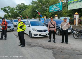 Pengamanan dilakukan oleh personel yang dipimpin Padal Ipda Rahmadi dengan menempatkan anggota di sejumlah titik strategis guna memastikan seluruh rangkaian ibadah berjalan aman dan lancar.